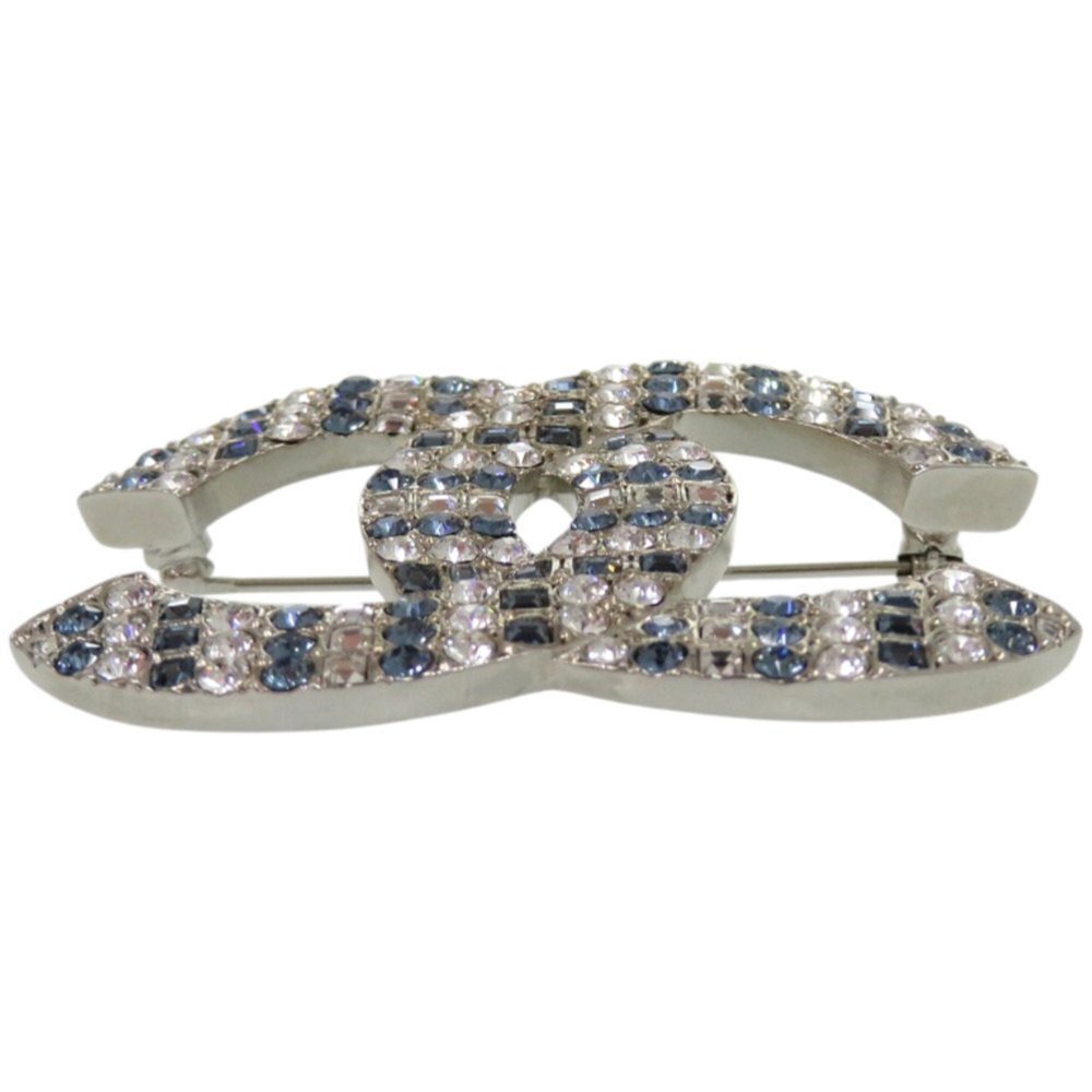 CHANEL White Logo Brooch - Picture 3 of 6